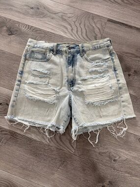 American Eagle Outfitters Light Blue Distressed Mom Jean Shorts Size 6
